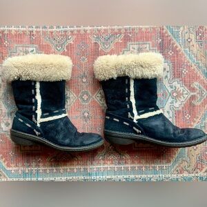 UGG Australia Elijo Shearling-lined Boots in black suede, size US 10 (EU 41)